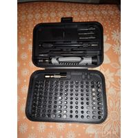 Набор инструментов для ремонта электроники.