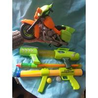 Игрушки бластеры и большой мотоцикл. Цена за всё.