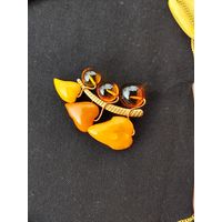 Брошь с янтарем Алыча