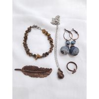 Набор бижутерии 4.  Кулон  халцедон, браслет из тигрового глаза, кольцо медь р. 16, серьги медь