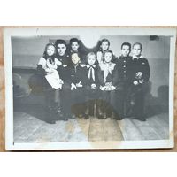 Фото пионеров с военными шефами. Вентспилс. 1954 г. 8х12 см.