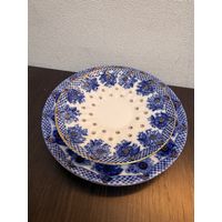 Набор из блюдца и десертной тарелки Лучистая, в рисунком Корзиночка, ЛФЗ, СССР 1980-гг.