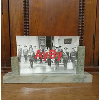 Подставка для фото. Полированный гранит, Европа, начало ХХ века.