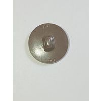 Пуговица  большая пласмасовая ( полная ) Ленинградская фабрика 1973 года . СССР
