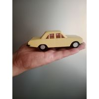 Модель СССР. Автомобиль ГАЗ 24. Волга, длина 15 см., высота 4.5 см. Пластмасс с 1 руб без мц.