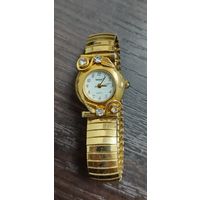 Винтажные женские наручные часы марки Mani  с золотистым ремешком браслетом  18к gold .