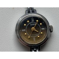 Часы ЗАРЯ 17 камней ( женские, тикают)