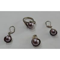 Набор - Кольцо (перстень) размер 1.8 см. Серьги (размер 1.3-3.3 см.), кулон (размер на 2.5 см.) Искусственный жемчуг с перламутровым блеском.