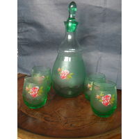 Графин и 4 рюмки.