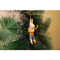 Ёлочная игрушка папье-маше, "Зайчик со сломанной рукой".