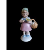 С РУБЛЯ! Девочка с корзинкой,Германия 50-60гг