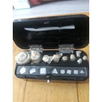 Набор весовых гирек в карболитовой коробке .