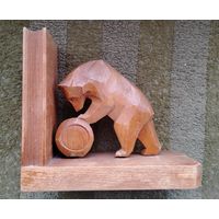 Медведь и книга из дерева (Европа)