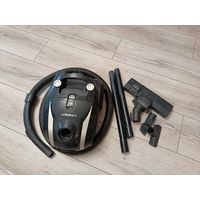 Пылесос First 1300w, всё рабочее. Не мощный, всего 1300 ватт, для простой уборки подойдёт.