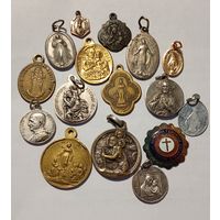 Лот католических медальонов (16 штук)