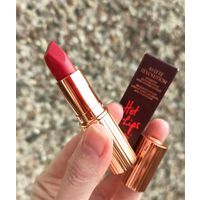 Помада Charlotte Tilbury Matte Revolution в оттенке Carina's Love