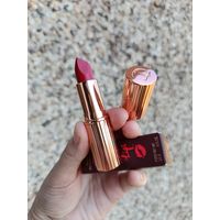 Помада Charlotte Tilbury Matte Revolution в оттенке Carina's Love