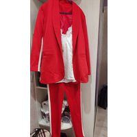 Костюм женский  48размер