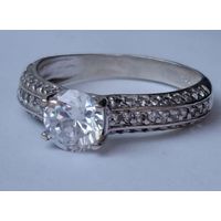 Кольцо серебро 925. Перстень с кристаллом. Размер 19