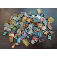 Винтажная коллекция разных значков времен СССР , 82 штуки