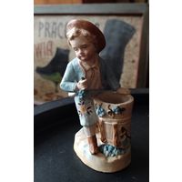 Фигурка статуэтка Мальчик с виноградом нач. 20 в. бисквит
