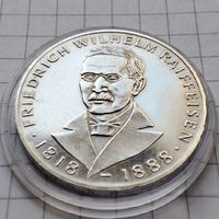 5 марок ФРГ 1968 года.Выпущенная в честь Фридриха Вильгельма Райффайзена .Серебро.