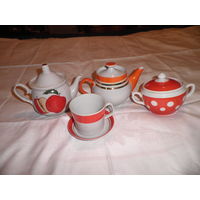 Фарфоровый Набор заварник,чайник,сахарница и чашка с блюдцем времён СССР.С рубля.