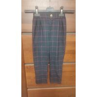 Стильные брюки в клетку на рост 110-116 см, отличное состояние.  Очень классные, классно сидят на фигуре. Длина 64 см, ПОталии 25-30 см, шаговый 44 см, ПОпо низу 12 см.