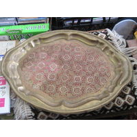 Поднос латунный с эмалями.