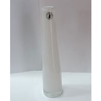 Ваза из молочного стекла 80-е годы Европа. Высота 23 см.