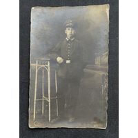 Фотооткрытка 1 Мировая война / Немецкий солдат / китель Feldbluse, фуражка Feldmutze, поясной ремень с пряжкой.