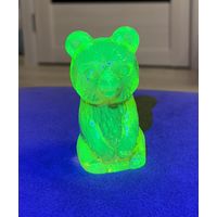 Статуэтка Медведь из уранового стекла . Производство Чехия