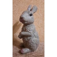 Большая коллекционная фигурка кролика