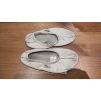 Чешки белые и черные на 27-28 размер по стельке 17-17,5 см. Целые. По 10,00