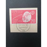 ГДР 1959 Марка на вырезке "Полет советского спутника "Луна-2" к Луне" (гашение) Mi.721 каталог 1.00 евро
