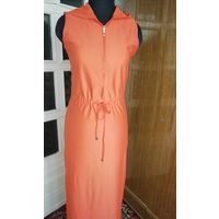 Необычное платье супер-люкс Италия спортивного стиля, размер44-46,длинной в пол, эластан высокого качества, с капишончиком как ворот, стилевое.