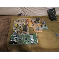 Платы с радиодеталями.