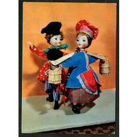 Куклы. Шла девица за водой. Худ. Р. Спасская. 1968