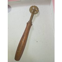 Старинный каток для наращивания , латунь .