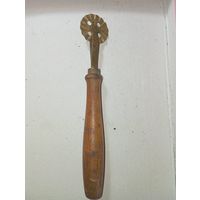 Старинный каток для наращивания , латунь . С рубля