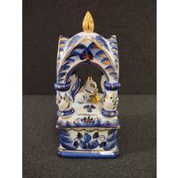 Шкатулка фарфоровая Белочка с золотыми орешками, Гжель