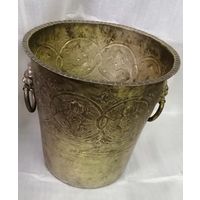 Посеребрённое, латунное ведёрко для шампанского, льда. . Середина прошлого века.