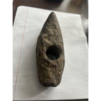 Оригинальный сверлённый каменный топор