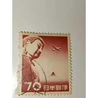 Япония 1953 год зображен Великий Будда Камакуры (Дайбуцу), самолет, летящий над горой Фудзи