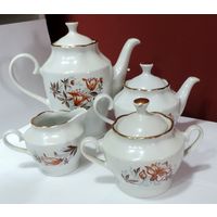 Сервиз фарфоровый 70-е годы СССР. Рига. (Чайник большой и малый, сливочник, сахарница) - 4 предмета.