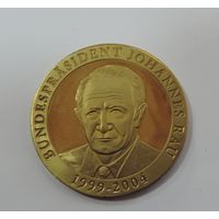 Настольная юбилейная медаль 2004 г. Германия. Диаметр 4 см.