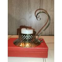 Латунный, прикроватный подсвечник с ручкой для свечи большого диаметра, высота с ручкой 12.5 см.