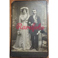 1910-е Кабинет портрет шикарное фото молодожены свадьба фотоателье Хоновича и сына Вильня