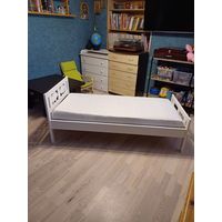 Продам детскую кровать с матрасам. Размер матраса 70/160