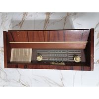 Старинная советская радиола "Рекорд"